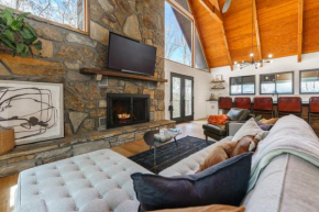 Smokys Landing Disc Golf Game Room Hot Tub